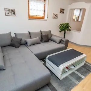 Ruderich Apartment